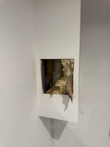 Intervention urgence odeur de brûlé et traces noires sur installation électrique à Strasbourg